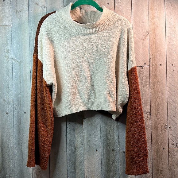 Cropped mock neck sweater size XL. Worn once. NO FLAWS - Picture 1 of 3